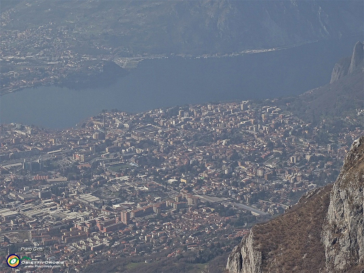 57 Lecco...con lieve foschia.JPG -                                